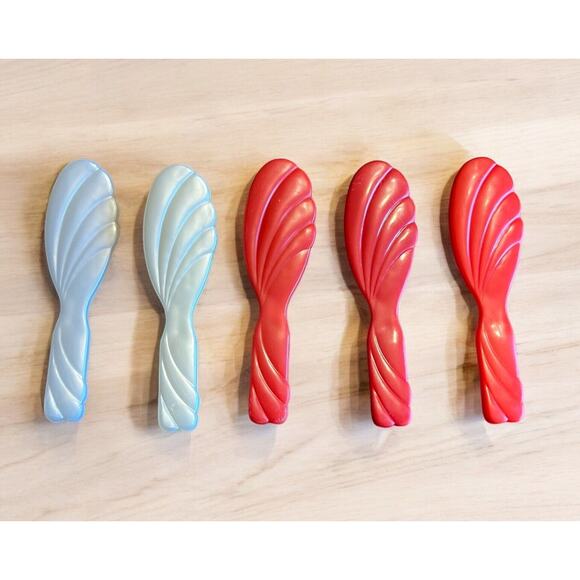 Barbie Shell Brushes Lot Of 5 1990s White Pearl Red Mixed Colors Hair Combs - Picture 1 of 6